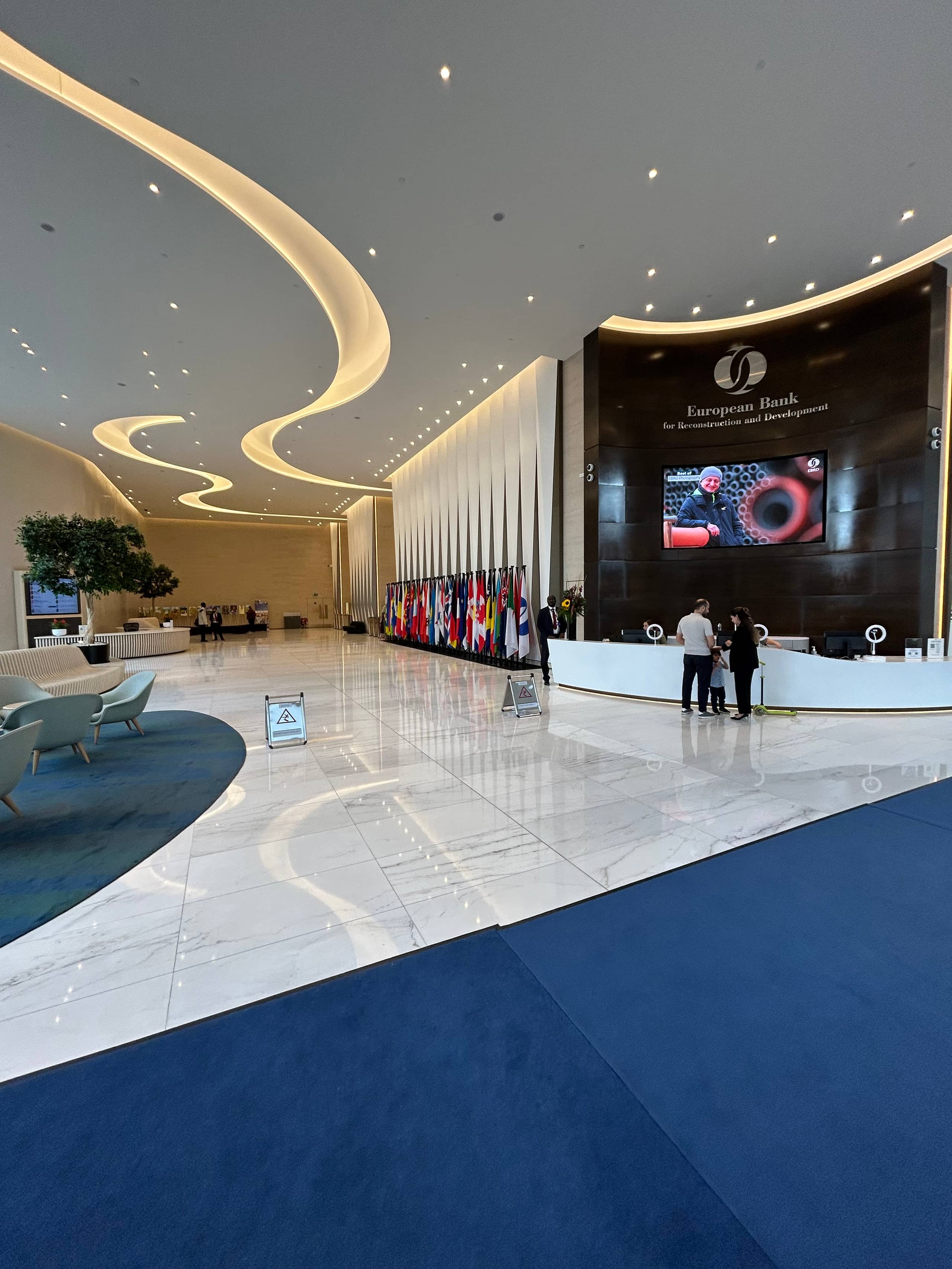 Foto van de receptiehal van het EBRD-kantoor